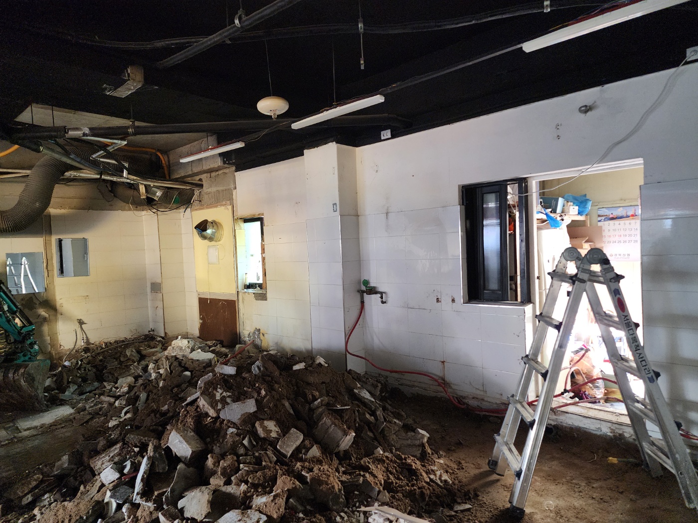 매장·사무실 철거 현장